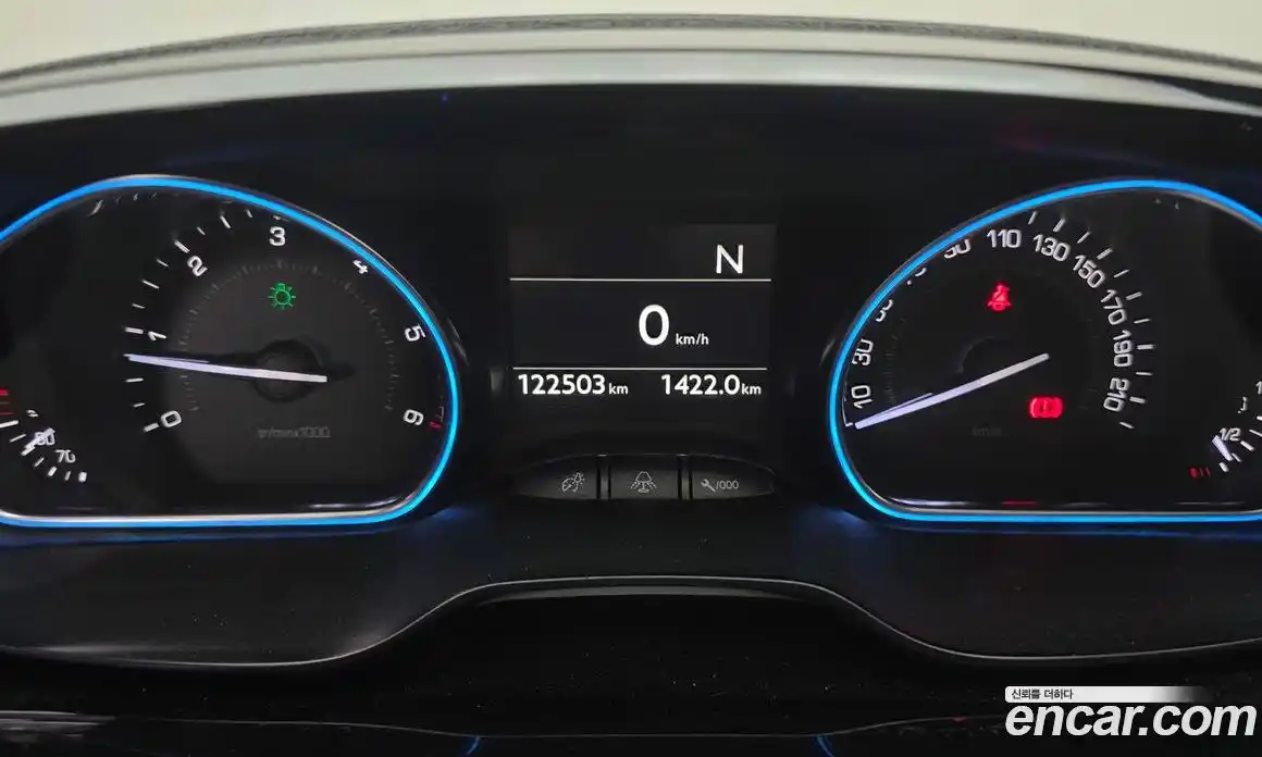 Peugeot 2008 2015 1.6 гидро в Москве № 259363, фото 8