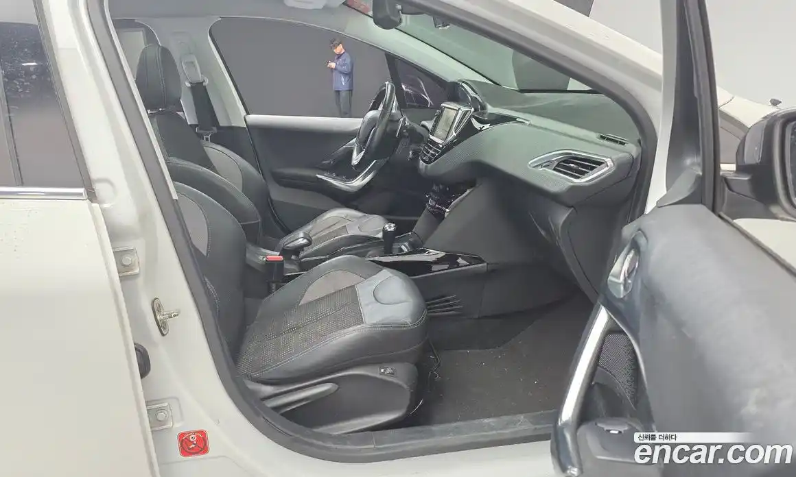 Peugeot 2008 2015 1.6 гидро в Москве № 259363, фото 10