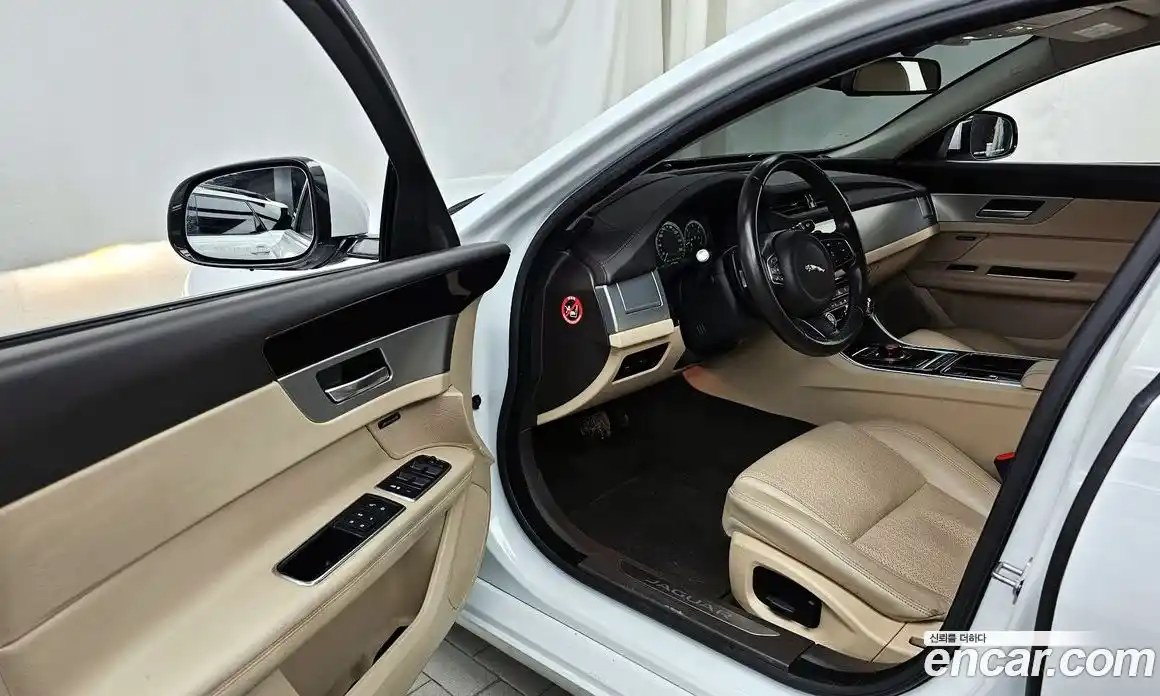 Jaguar XF 2016 2.0 гидро в Москве № 283837, фото 10