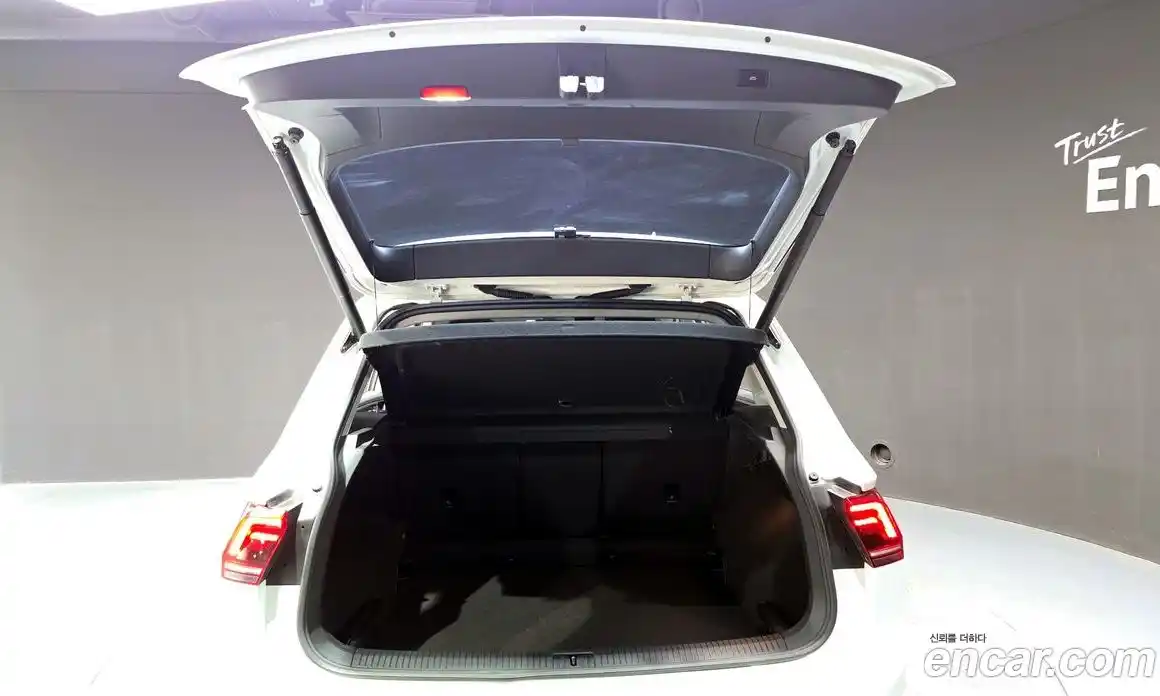 Volkswagen Tiguan 2020 2.0 гидро в Москве № 301313, фото 19