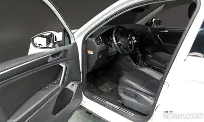 Volkswagen Tiguan 2020 2.0 гидро в Москве № 301313, миниатюра 10