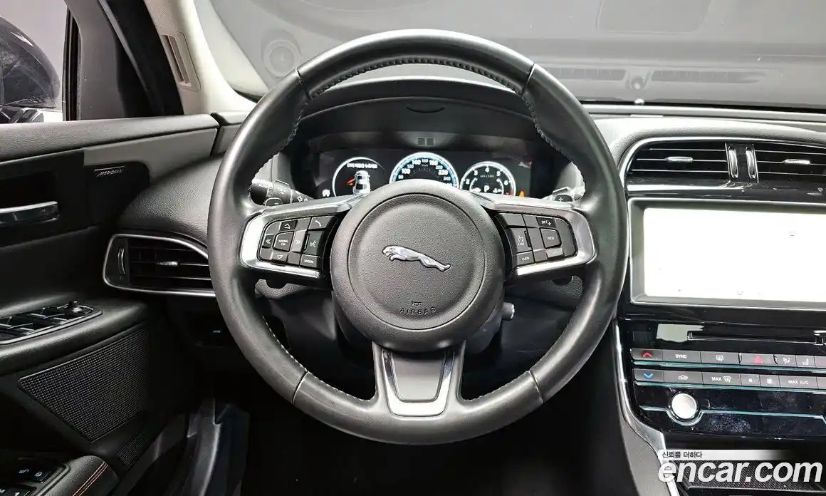 Jaguar XE 2018 2.0 гидро в Москве № 305007, фото 13