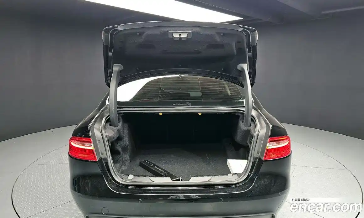Jaguar XE 2018 2.0 гидро в Москве № 305007, фото 20