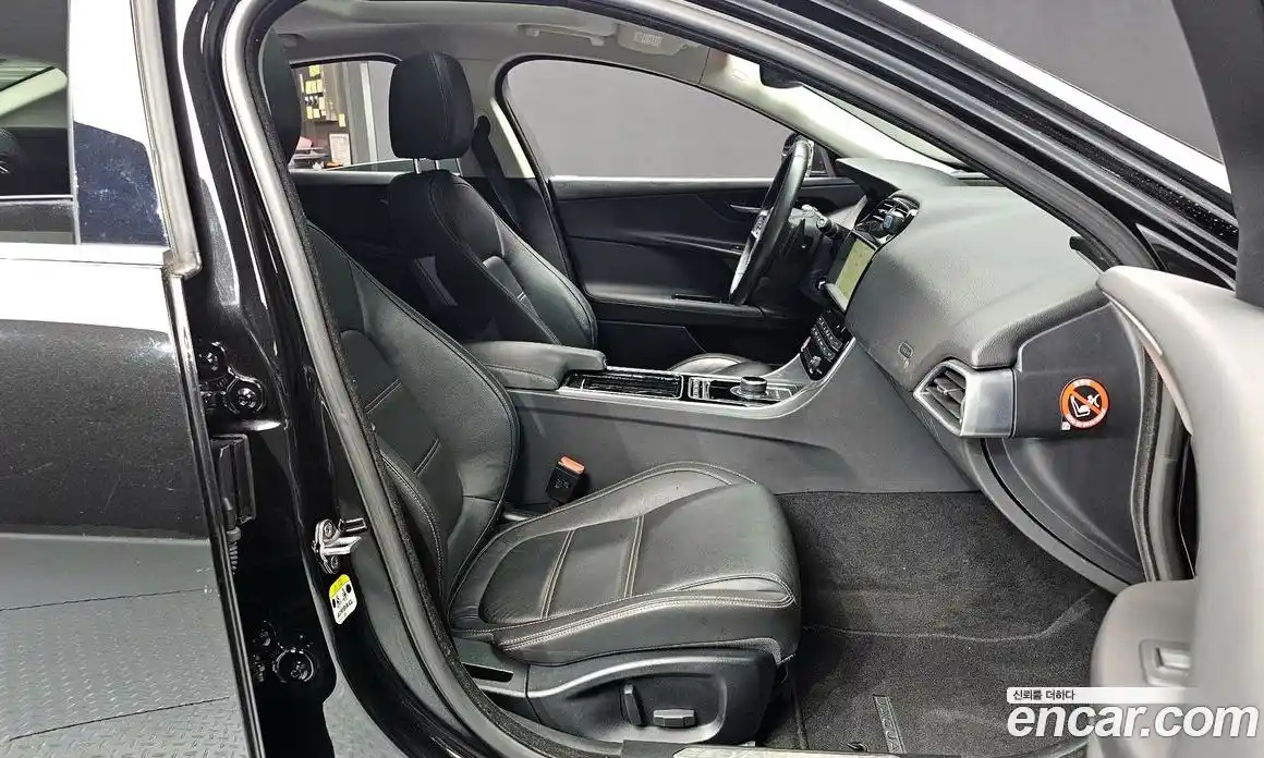 Jaguar XE 2018 2.0 гидро в Москве № 305007, фото 10