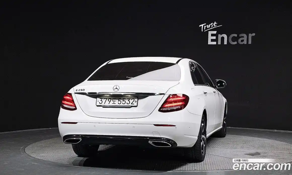 Mercedes-Benz E-Class 2020 2.0 гидро, фото 4