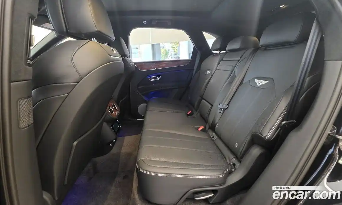 Bentley Bentayga 2025 4.0 гидро в Москве № 366389, фото 6