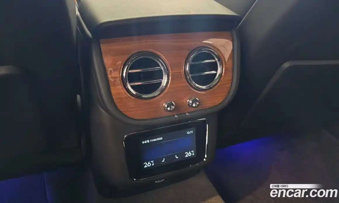 Bentley Bentayga 2025 4.0 гидро в Москве № 366389, фото 7