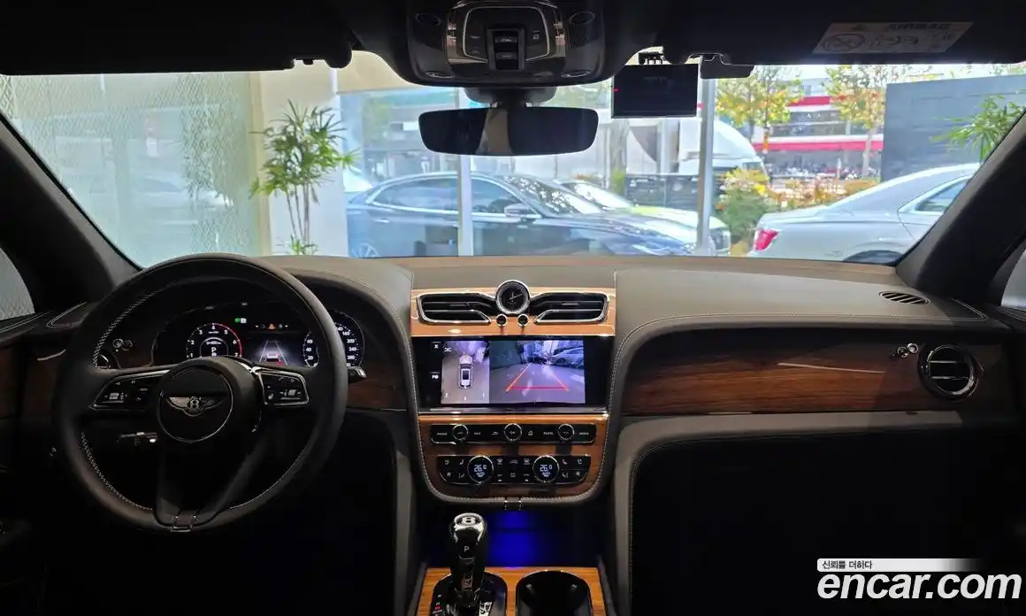 Bentley Bentayga 2025 4.0 гидро в Москве № 366389, фото 8