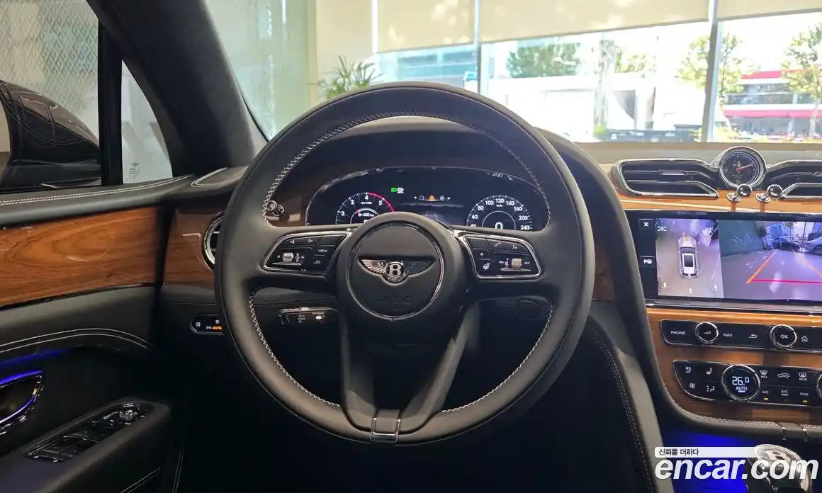 Bentley Bentayga 2025 4.0 гидро в Москве № 366389, фото 9