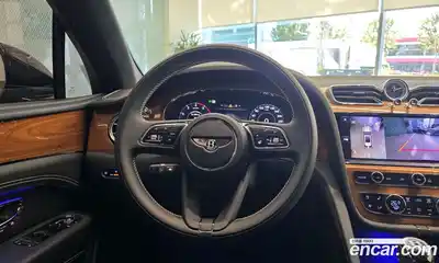 Bentley Bentayga 2025 4.0 гидро в Москве № 366389, миниатюра 9