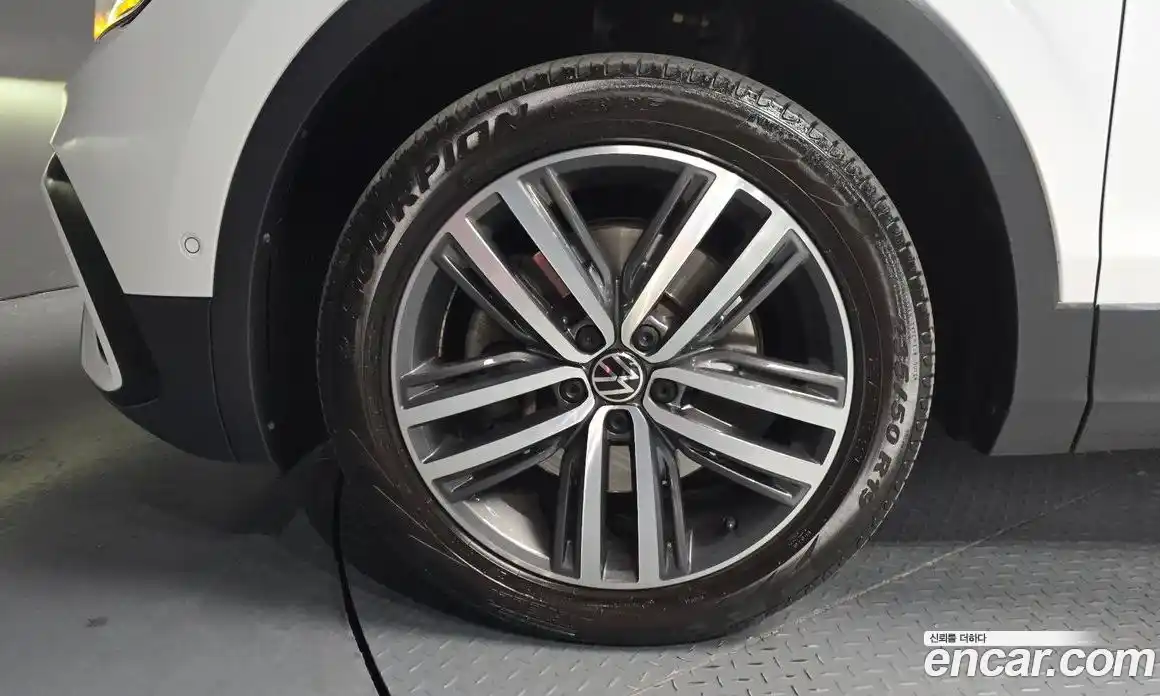Volkswagen Tiguan 2022 2.0 гидро в Москве № 629050, фото 4