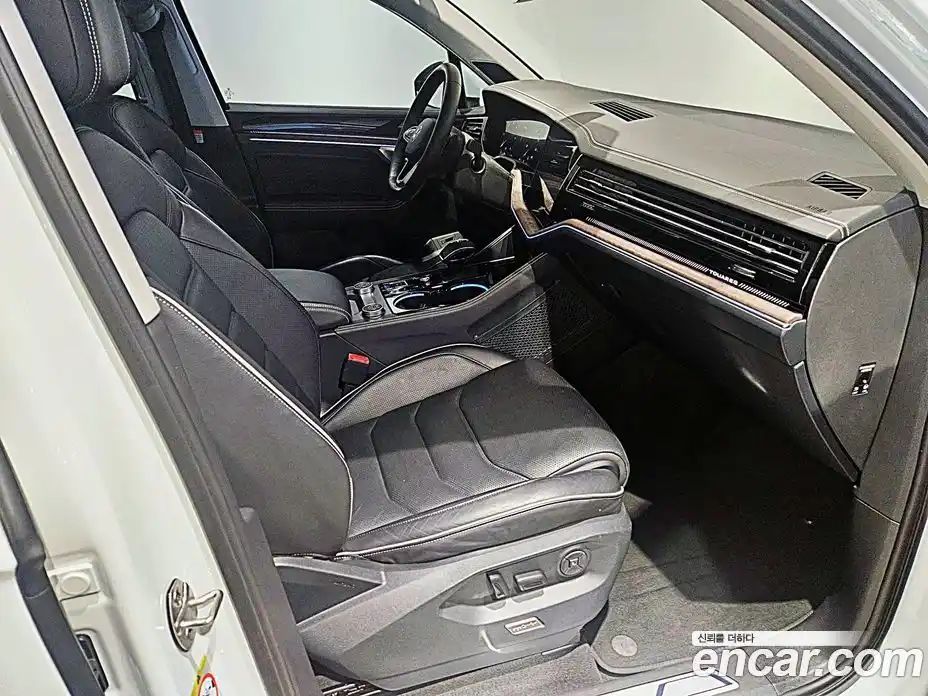 Volkswagen Touareg 2024 3.0 гидро в Москве № 767244, фото 14