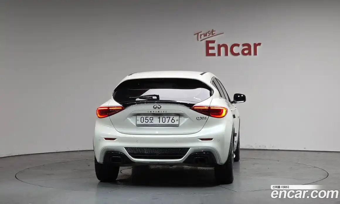 Infiniti Q30 2017 2.0 гидро в Москве № 827367, фото 3