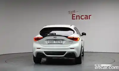 Infiniti Q30 2017 2.0 гидро в Москве № 827367, миниатюра 3