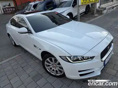 Jaguar XE, 2017