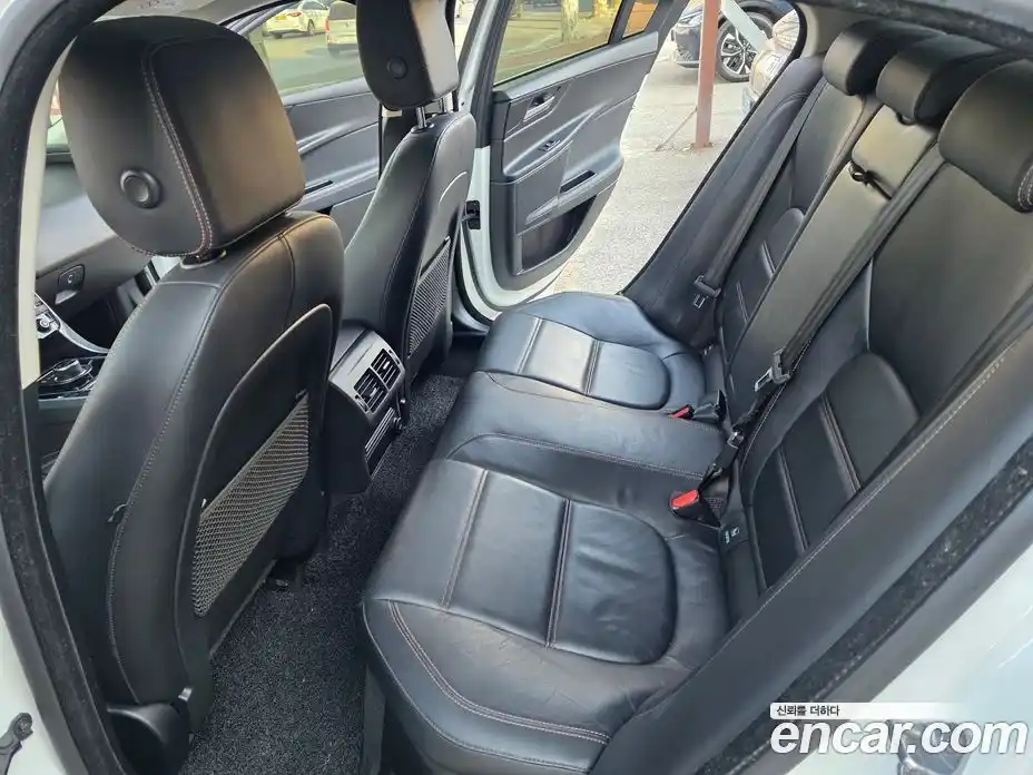 Jaguar XE 2017 2.0 гидро в Москве № 897291, фото 11