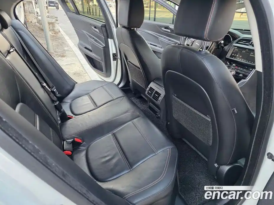 Jaguar XE 2017 2.0 гидро в Москве № 897291, фото 13