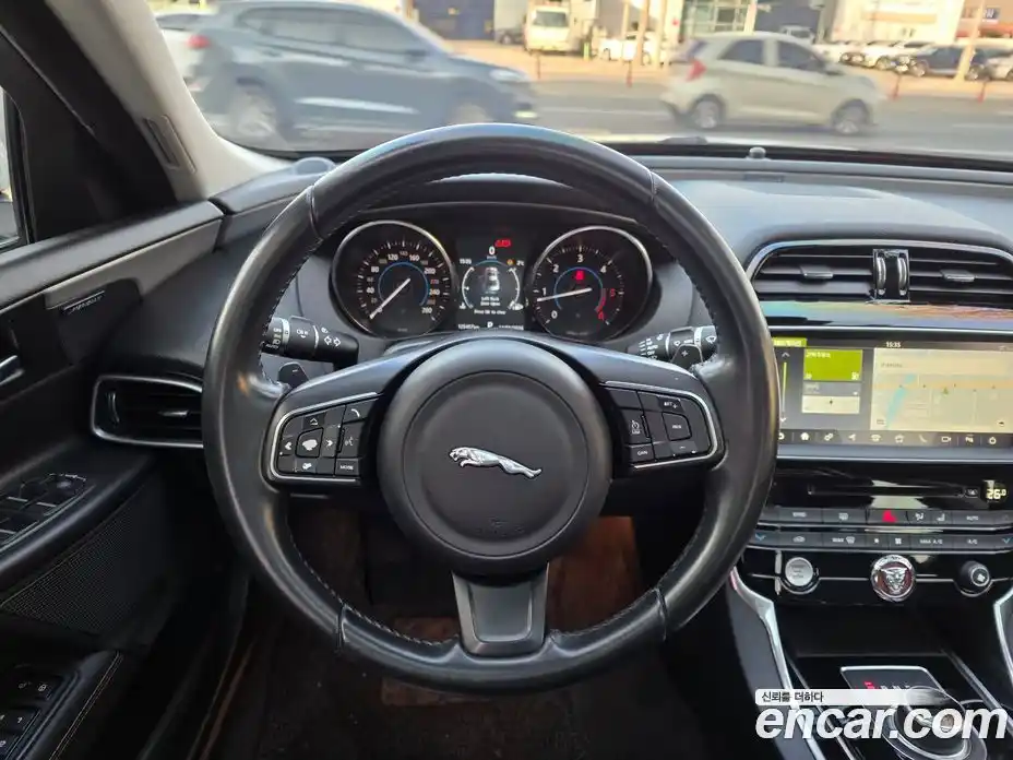 Jaguar XE 2017 2.0 гидро в Москве № 897291, фото 16