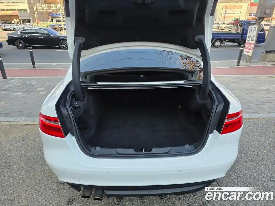Jaguar XE 2017 2.0 гидро в Москве № 897291, фото 19