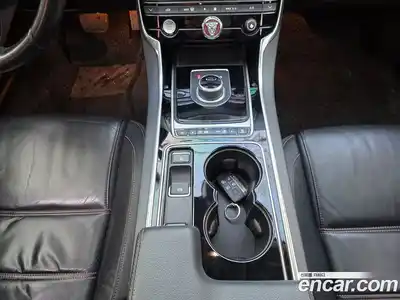 Jaguar XE 2017 2.0 гидро в Москве № 897291, миниатюра 9