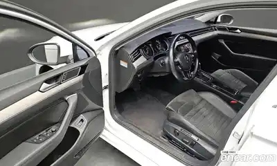 Volkswagen Passat 2018 2.0 гидро в Москве № 976080, миниатюра 12