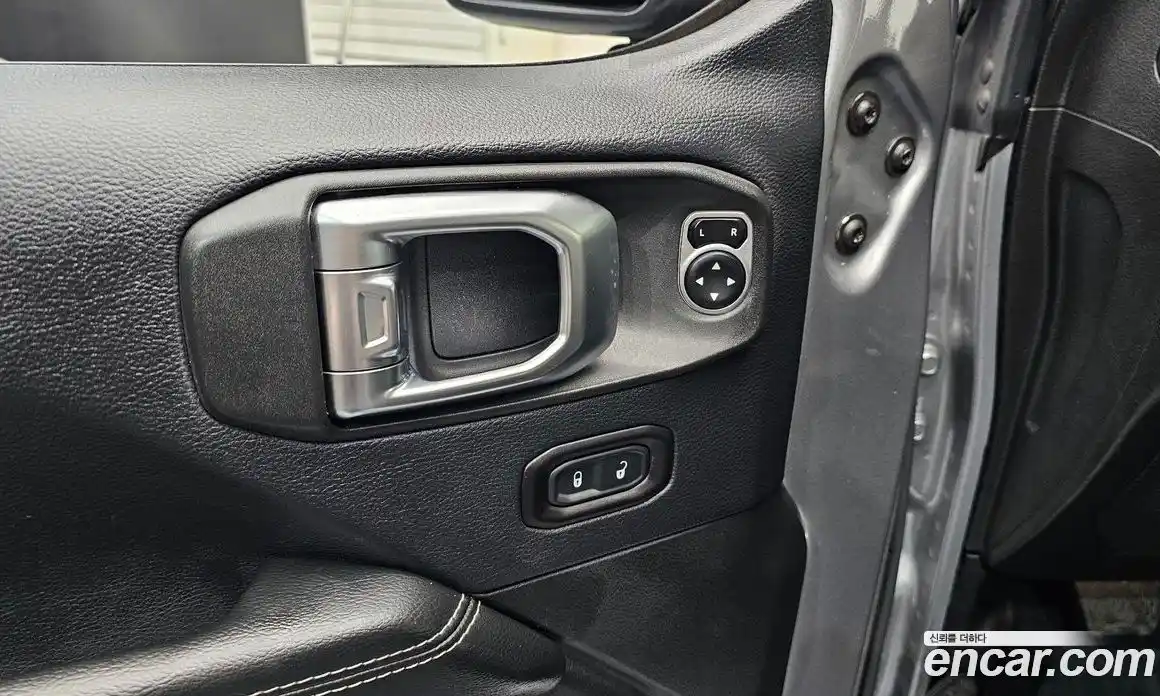 Jeep Wrangler 2018 2.0 гидро в Москве № 1015080, фото 17
