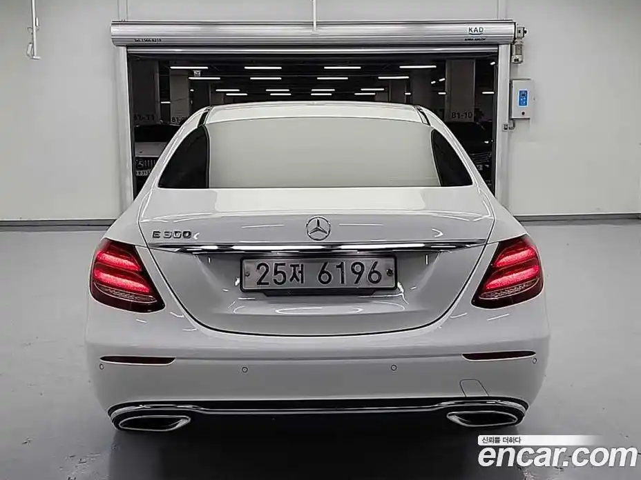 Mercedes-Benz E-Class 2018 2.0 гидро в Москве № 141920, фото 3