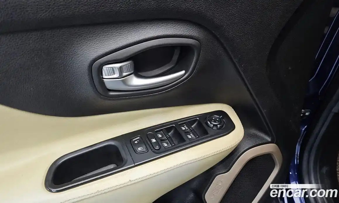 Jeep Renegade 2016 2.4 гидро в Москве № 146593, фото 16