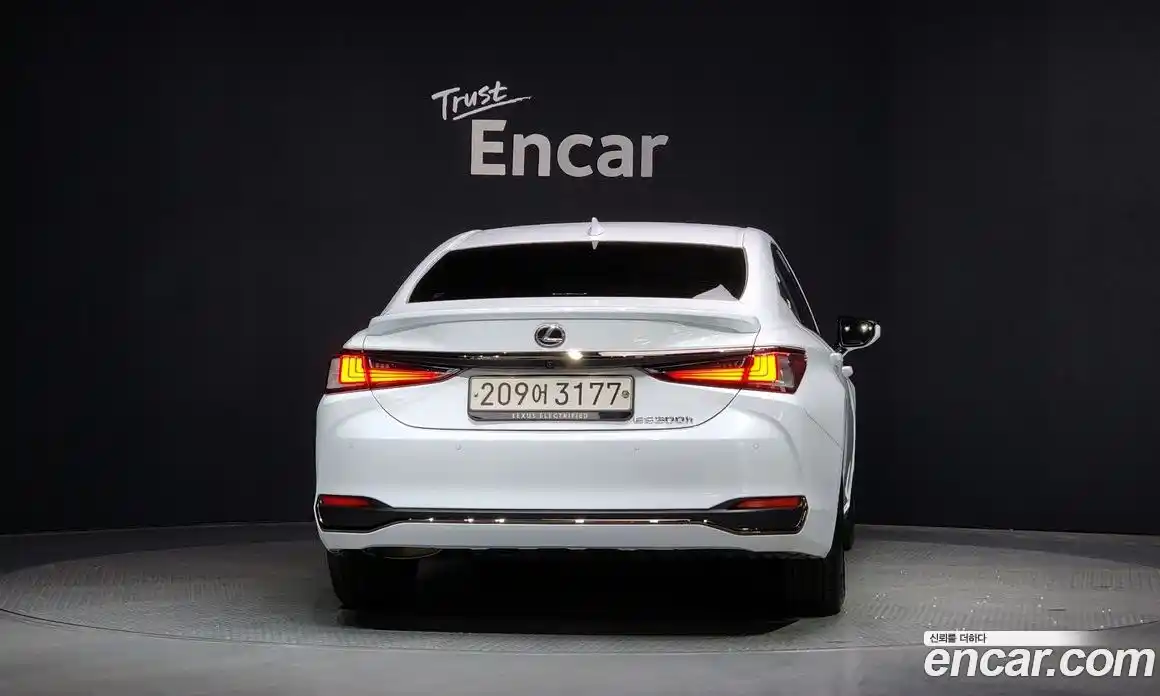Lexus ES 2024 2.5 гидро в Москве № 198768, фото 4