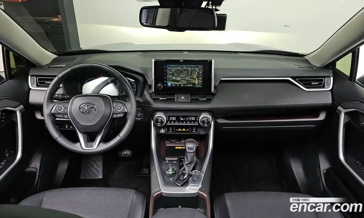 Toyota RAV4 2023 2.5 гидро в Москве № 199532, фото 7