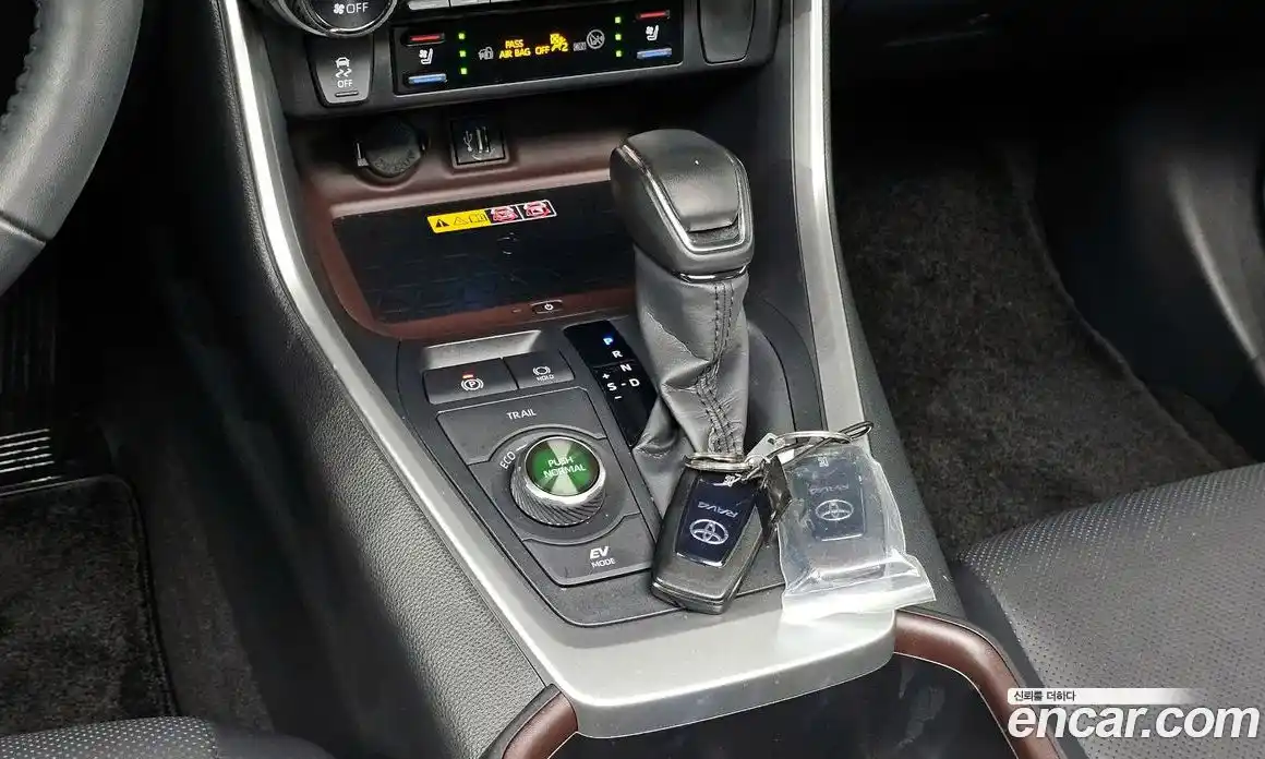 Toyota RAV4 2023 2.5 гидро в Москве № 199532, фото 9