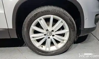 Volkswagen Tiguan 2014 2.0 гидро в Москве № 201455, миниатюра 5