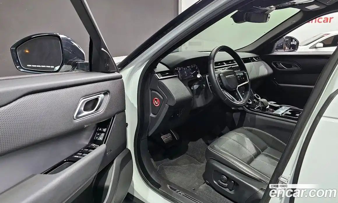 Land Rover Range-Rover Velar 2023 2.0 гидро в Москве № 213353, фото 11