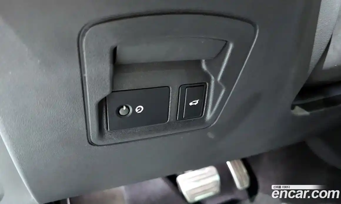 Land Rover Range-Rover Velar 2023 2.0 гидро в Москве № 213353, фото 14