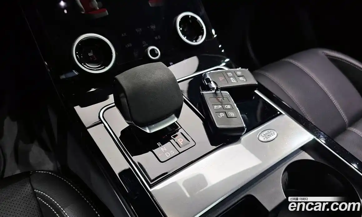 Land Rover Range-Rover Velar 2023 2.0 гидро в Москве № 213353, фото 9