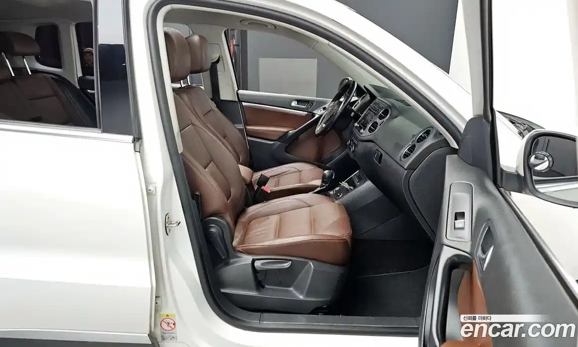Volkswagen Tiguan 2012 2.0 гидро в Москве № 215243, фото 11