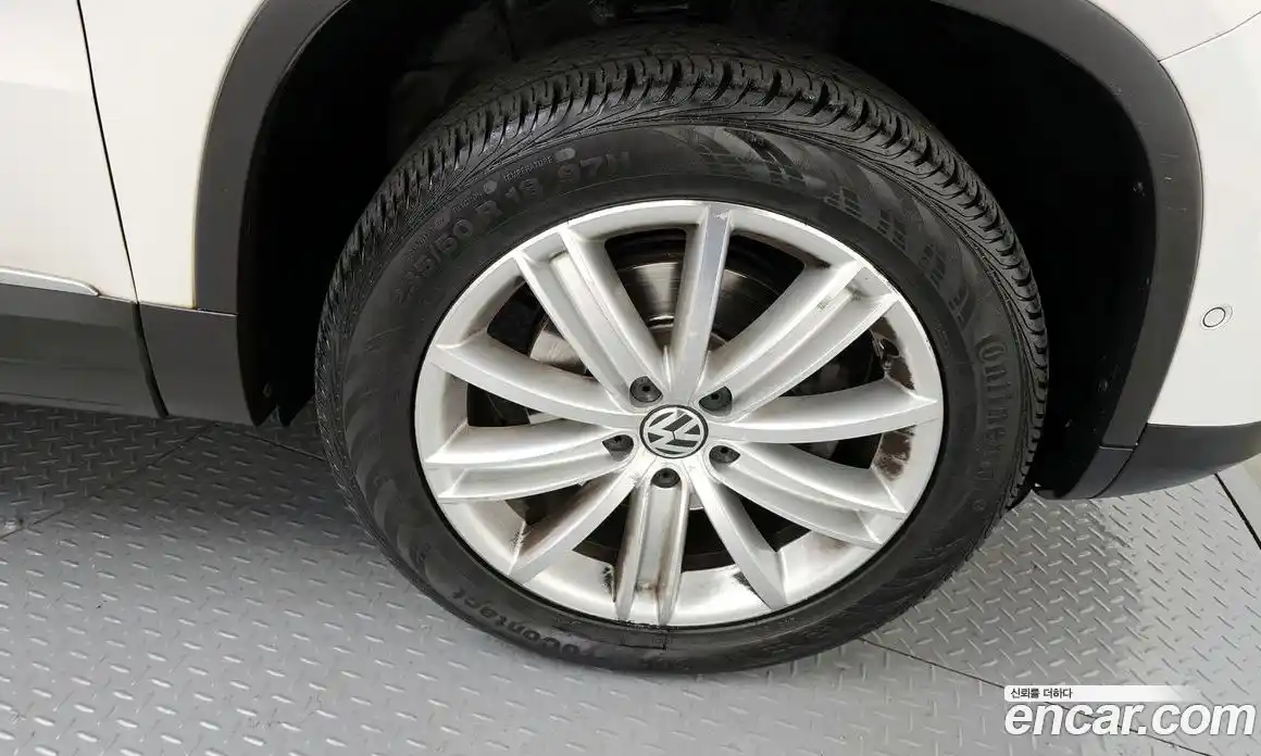 Volkswagen Tiguan 2012 2.0 гидро в Москве № 215243, фото 5