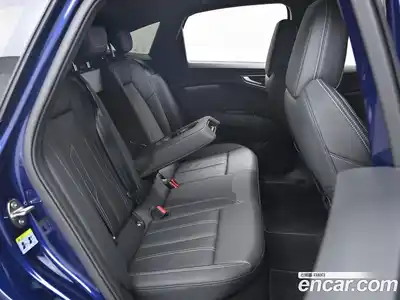 Audi Q4 e-tron 2023 1.0 гидро в Москве № 230349, миниатюра 12