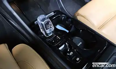 Volvo XC40 2019 2.0 гидро в Москве № 230436, миниатюра 9