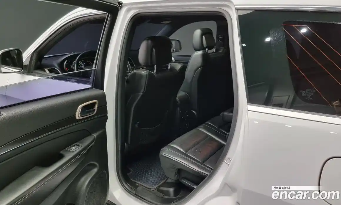 Jeep Cherokee 2013 3.0 гидро в Москве № 232676, фото 11