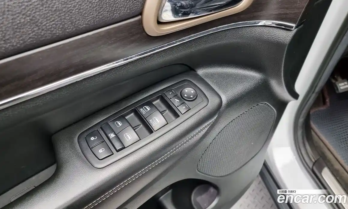 Jeep Cherokee 2013 3.0 гидро в Москве № 232676, фото 14