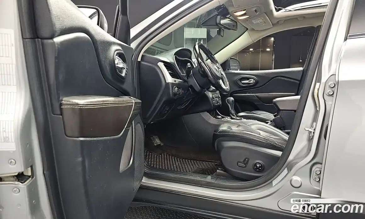 Jeep Cherokee 2015 2.0 гидро в Москве № 232748, фото 10