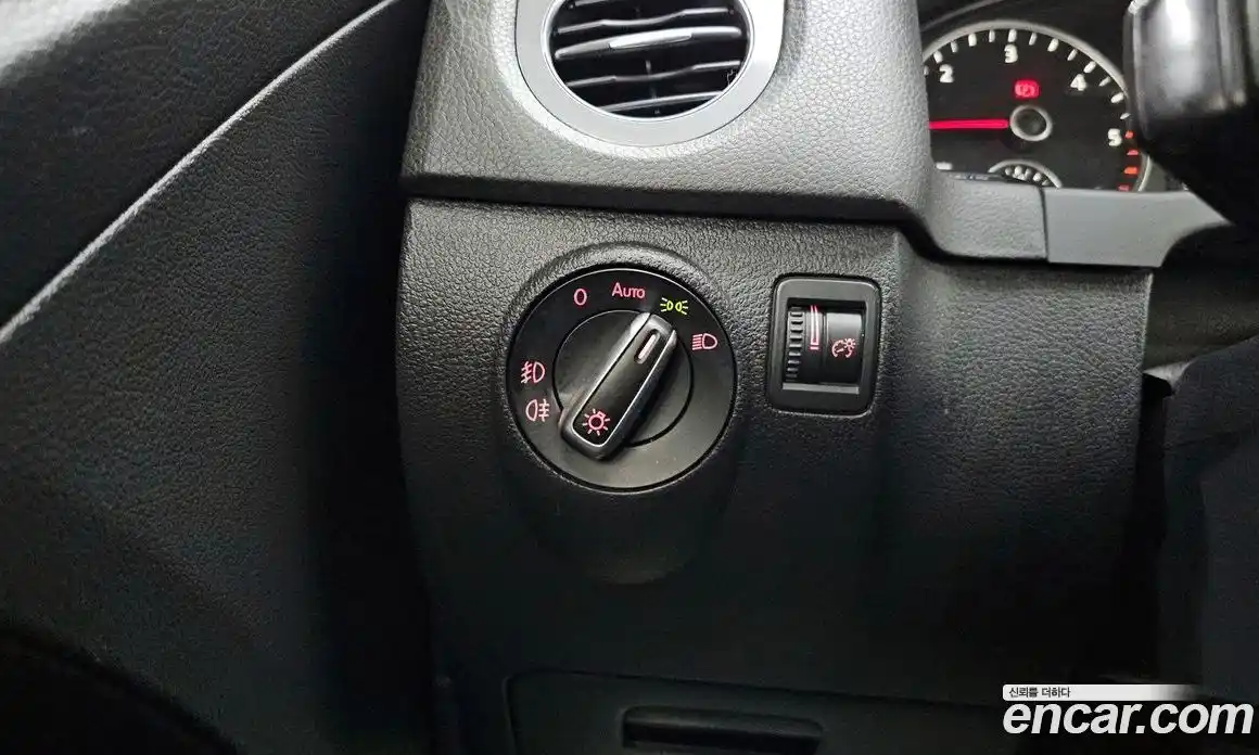 Volkswagen Tiguan 2014 2.0 гидро в Москве № 277474, фото 19