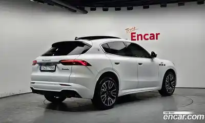 Maserati Grecale 2023 2.0 гидро в Москве № 282714, миниатюра 2