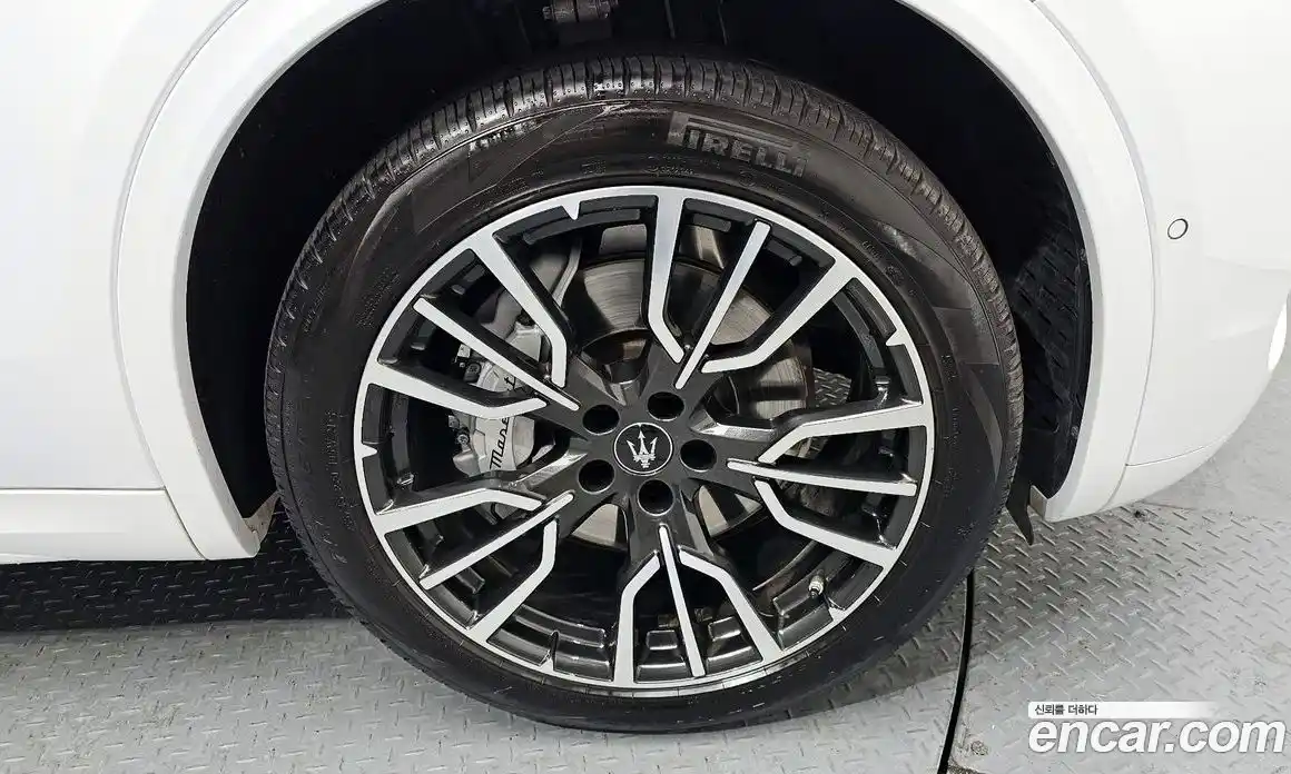 Maserati Grecale 2023 2.0 гидро в Москве № 282714, фото 5