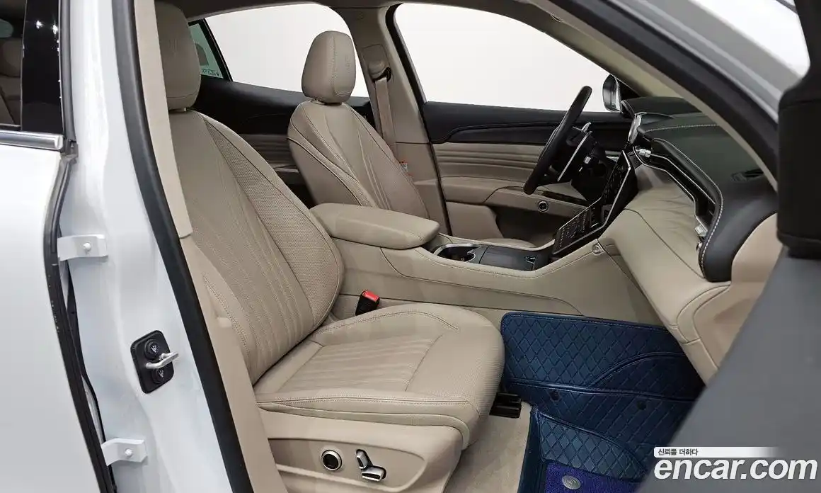 Maserati Grecale 2023 2.0 гидро в Москве № 282714, фото 10