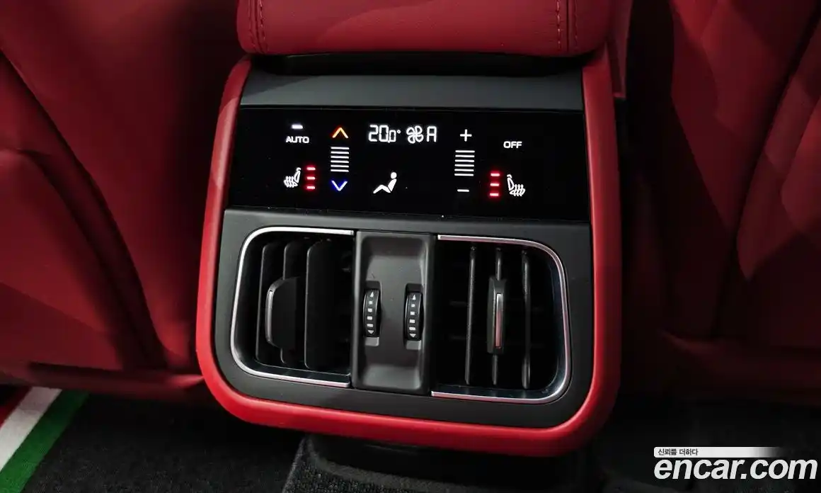 Maserati Grecale 2023 2.0 гидро в Москве № 282741, фото 19