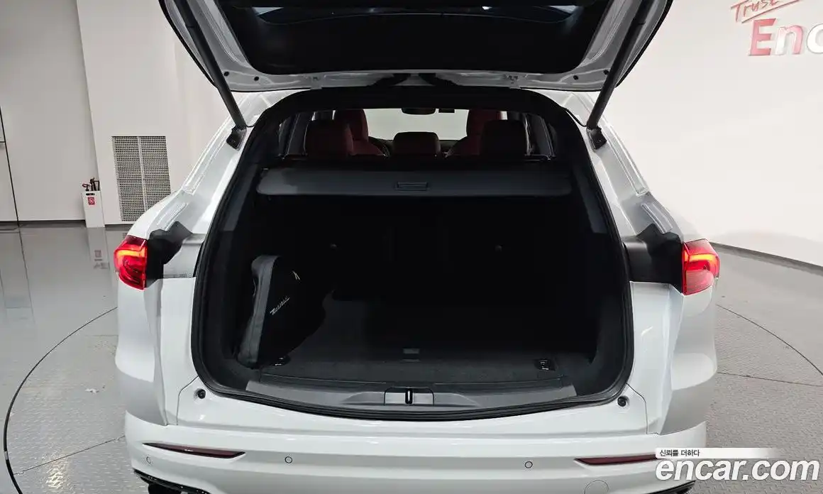 Maserati Grecale 2023 2.0 гидро в Москве № 282741, фото 20