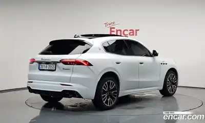 Maserati Grecale 2023 2.0 гидро в Москве № 282741, миниатюра 2