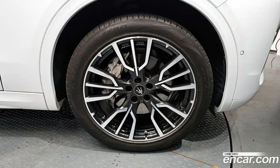 Maserati Grecale 2023 2.0 гидро в Москве № 282741, фото 5